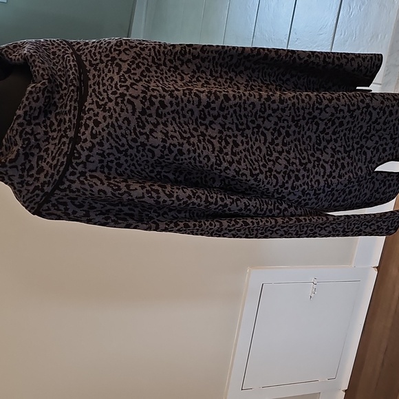 Sweater - Picture 4 of 16